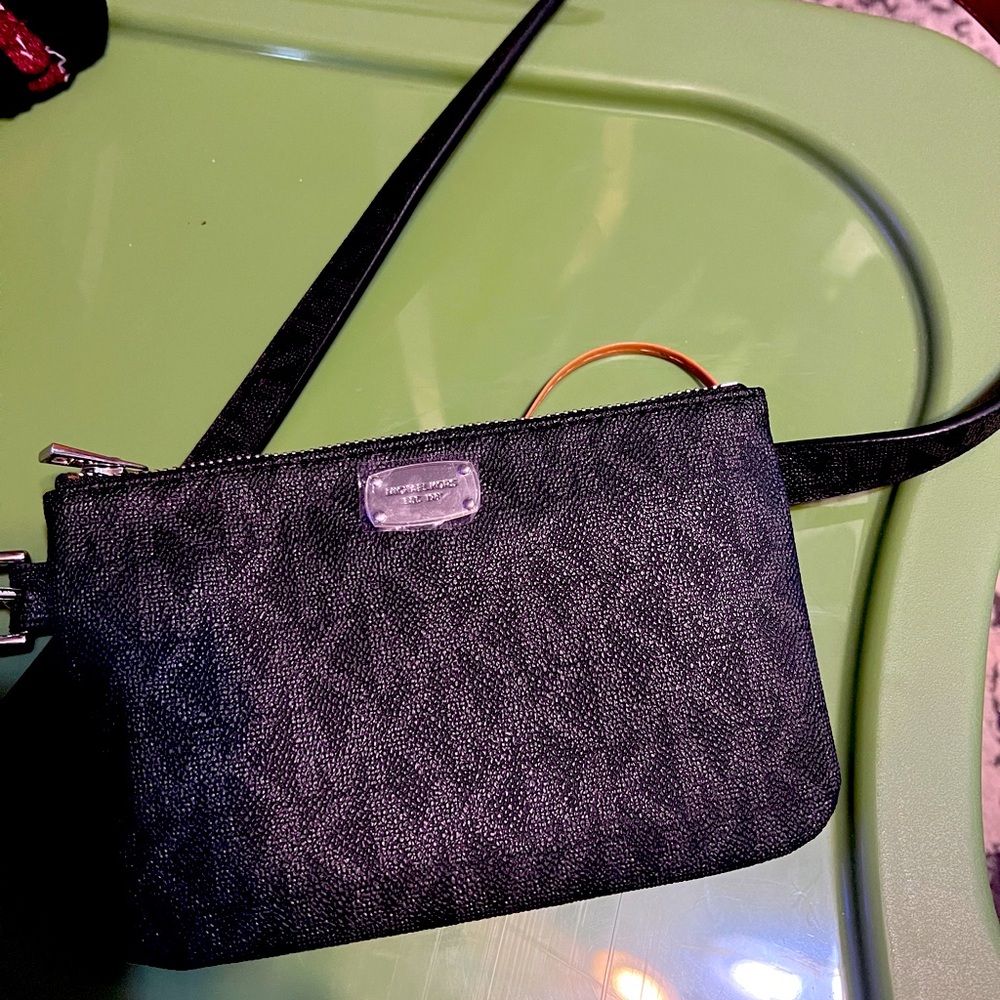 Michael kors Fanny wallet NWT